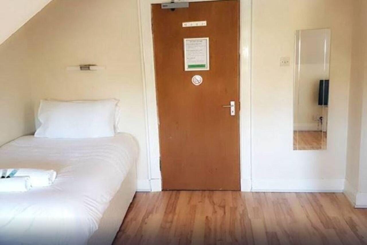 Oyo Gothenburg Hotel 던펌린 외부 사진