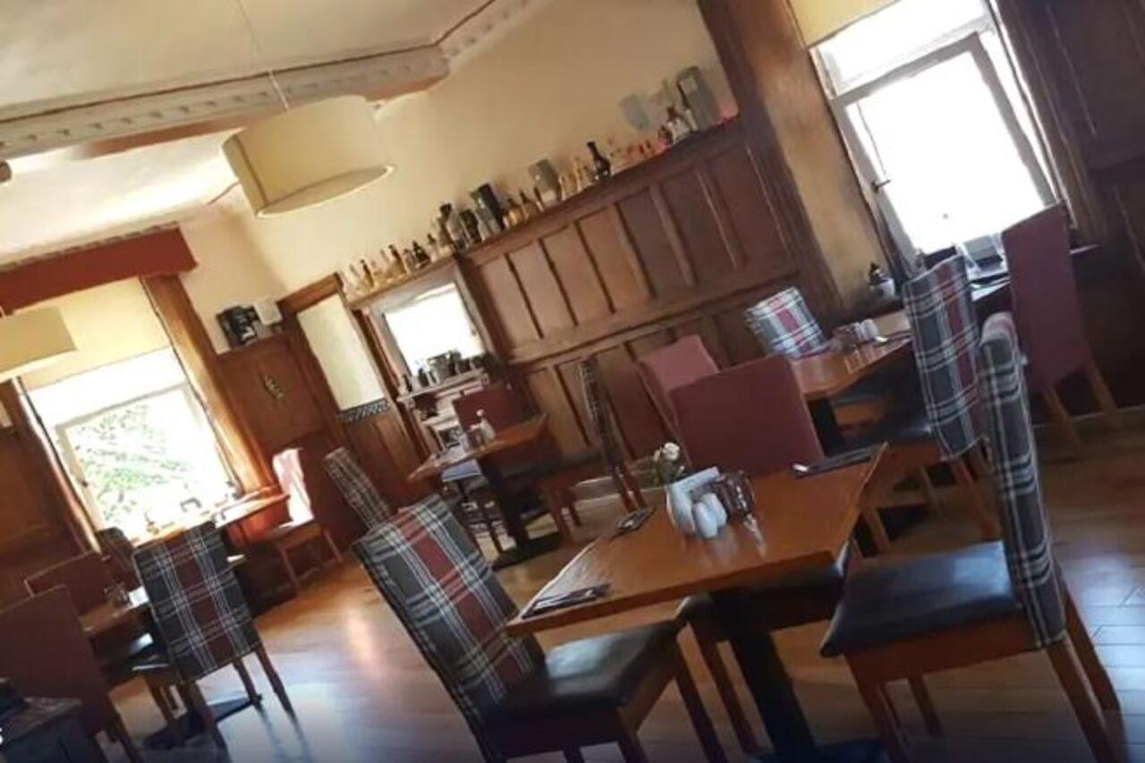Oyo Gothenburg Hotel 던펌린 외부 사진